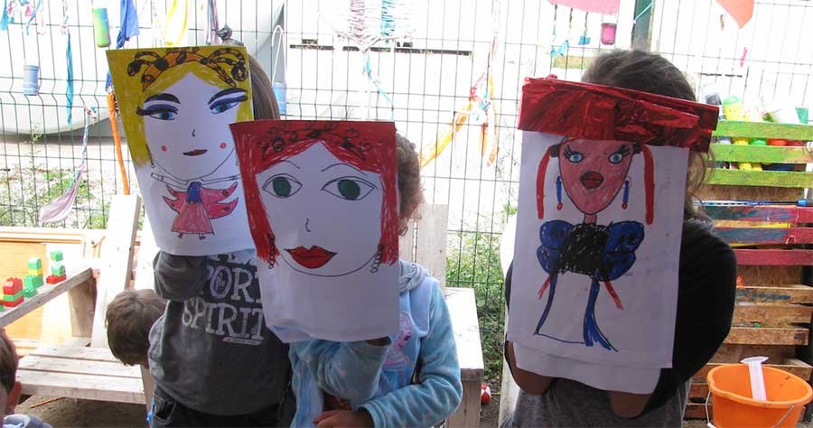 Refugee-kids-with-painted-paper-masks
